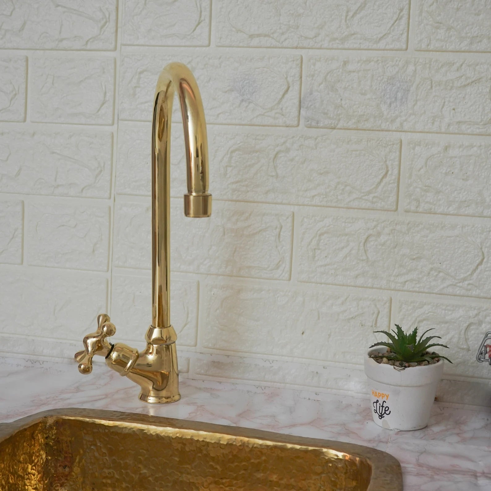Heritage - Unlacquered Brass Single Hole Sink Faucet