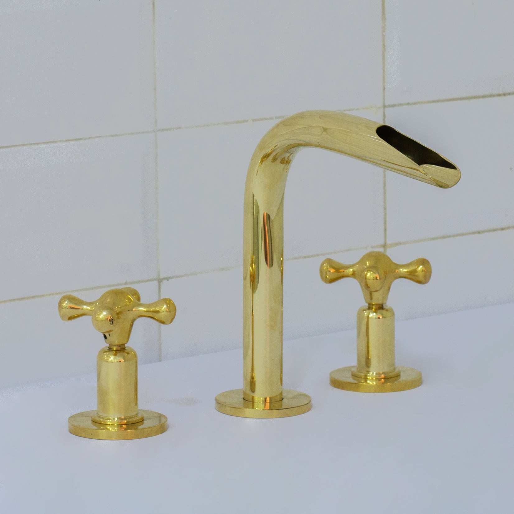 Unlacquered Brass 3-Hole Widespread Faucet, Deck Mount Bathroom Waterfall Faucet alternate view 8